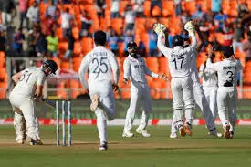 अक्षर-सिराज ने इंग्लैंड के 5 बल्लेबाजों को पवेलियन