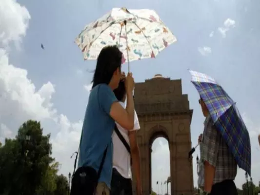 वायु प्रदूषण के चलते  राजधानी दिल्ली में सांस लेना हुआ मुश्किल