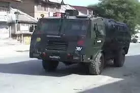 BREAKING NEWS :जम्मू-कश्मीर पुलिस की गाड़ी पर आतंकियों ने फेंका ग्रेनेड