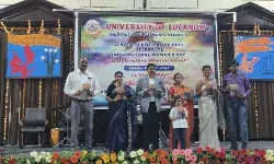 लखनऊ विश्वविद्यालय ने मनाया अंतर्राष्ट्रीय महिला दिवस, साइलेंट वोइसेज नामक पुस्तक की जारी लखनऊ विश्वविद्यालय ने मनाया अंतर्राष्ट्रीय महिला दिवस, साइलेंट वोइसेज नामक पुस्तक की जारी