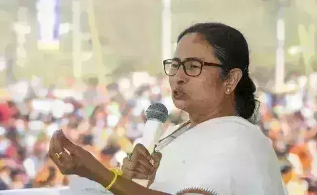 ममता बनर्जी पर हमले के बाद टला टीएमसी का घोषणा पत्र ममता बनर्जी पर हमले के बाद टला टीएमसी का घोषणा पत्र