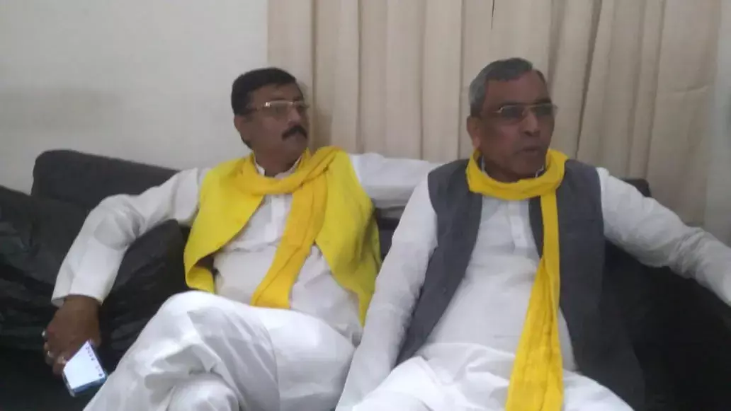 महंगाई के संदर्भ में सुभासपा के राष्ट्रीय अध्यक्ष ने की प्रेस वार्ता महंगाई के संदर्भ में सुभासपा के राष्ट्रीय अध्यक्ष ने की प्रेस वार्ता