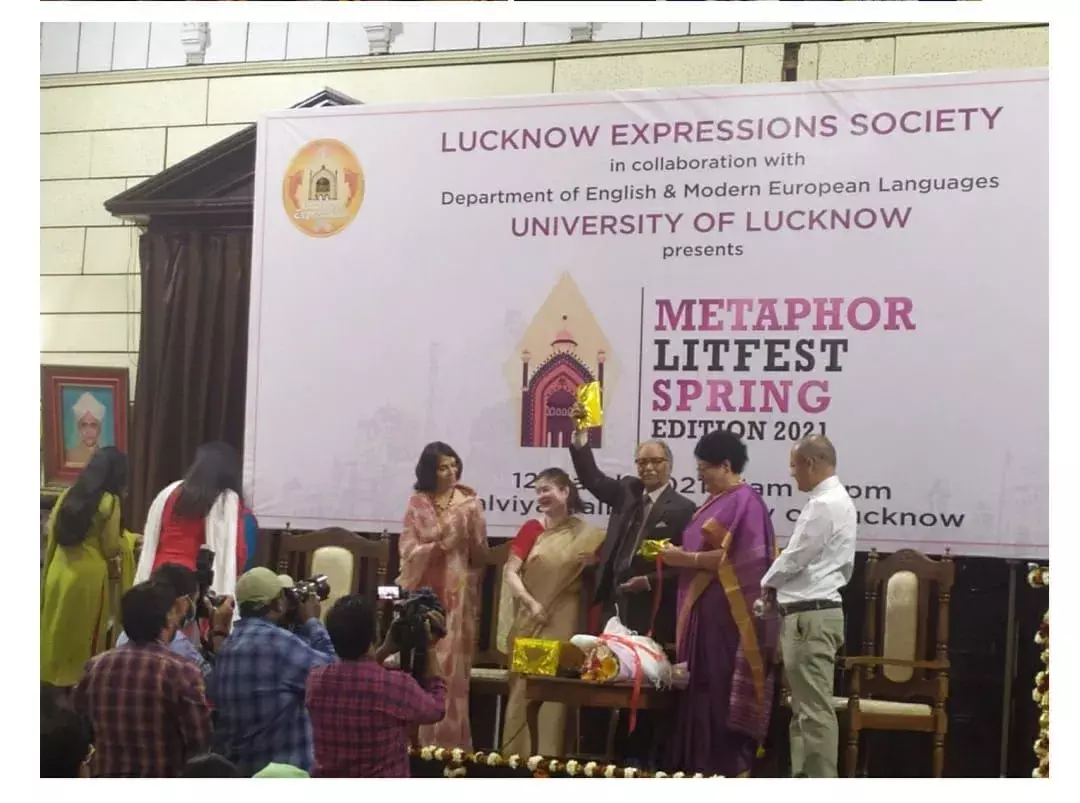 लखनऊ विश्वविद्यालय में लखनऊ एक्सप्रेशंस सोसाइटी ने मेटाफोर लिटफेस्ट के आठवें संस्करण का आयोजन.... लखनऊ विश्वविद्यालय में लखनऊ एक्सप्रेशंस सोसाइटी ने मेटाफोर लिटफेस्ट के आठवें संस्करण का आयोजन....