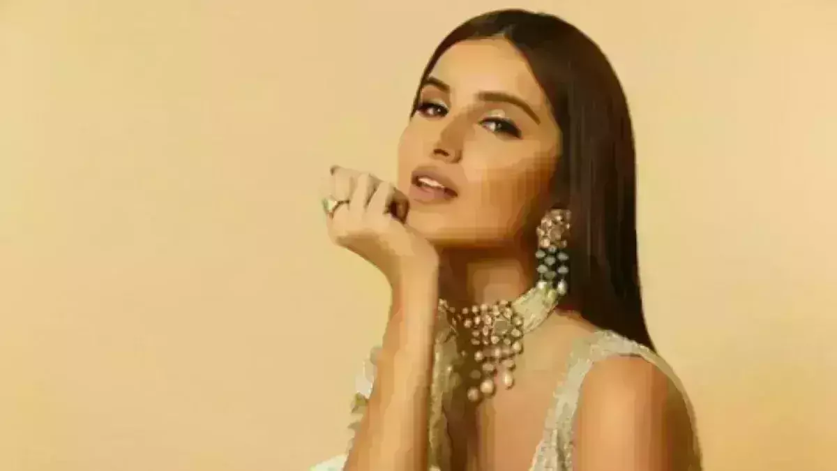 बॉलीवुड की जानी मानी एक्ट्रेस तारा सुतारिया भी कोरोना महामारी की चपेट में....