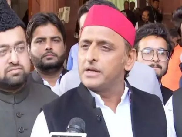 मीडियाकर्मियों से मारपीट के मामले सपा अध्यक्ष अखिलेश यादव के खिलाफ जांच शुरू मीडियाकर्मियों से मारपीट के मामले सपा अध्यक्ष अखिलेश यादव के खिलाफ जांच शुरू