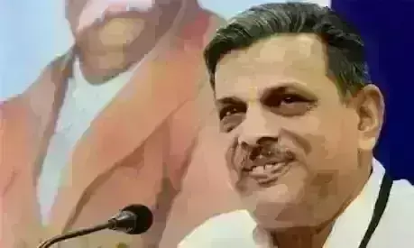 दत्तात्रेय होसबले बने राष्ट्रीय स्वयंसेवक संघ के नए सरकार्यवाह, भैयाजी जोशी की ली जगह. दत्तात्रेय होसबले बने राष्ट्रीय स्वयंसेवक संघ के नए सरकार्यवाह, भैयाजी जोशी की ली जगह.