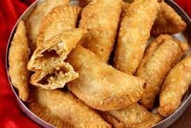 रंगों के त्योहार होली पर लें स्पेशल गुझिया का आनंद...