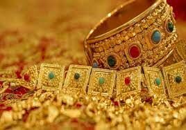 सोने के भाव में आई गिरावट, सोने में निवेश का सही मौका...