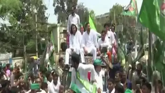 विधान सभा मार्च में बवाल, तेजस्वी और तेज प्रताप हिरासत में....