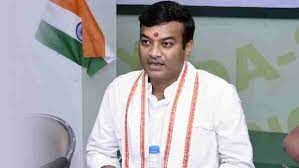 उत्तर प्रदेश के मंत्री ने अजान पर आपत्ति के बाद, बुर्के को बताया कुप्रथा....