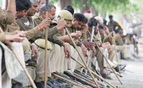 1 साल से प्रदर्शन कर रहे होम गार्डों ने रांची में किया चक्का जाम, आवाजाही ठप...