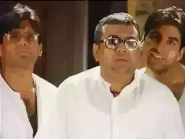 बॉलीवुड की हिट कॉमेडी फिल्म हेरा फेरी को पूरे हुए 21 साल, ट्विटर पर आई मजेदार मीम्स की बाढ़... बॉलीवुड की हिट कॉमेडी फिल्म हेरा फेरी को पूरे हुए 21 साल, ट्विटर पर आई मजेदार मीम्स की बाढ़...