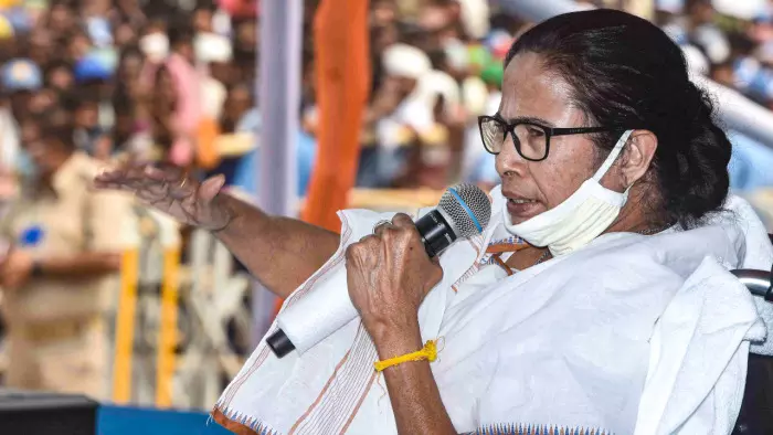 पश्चिम बंगाल चुनाव:ममता बनर्जी बोली उम्मीदवार होने के नाते मैं किसी को भी कर सकती हूं कॉल... पश्चिम बंगाल चुनाव:ममता बनर्जी बोली उम्मीदवार होने के नाते मैं किसी को भी कर सकती हूं कॉल...