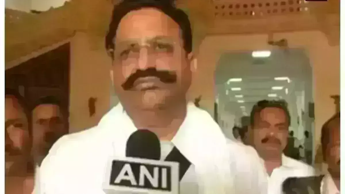 यूपी की निजी एंबुलेंस से मोहाली कोर्ट पहुंचा मुख्तार अंसारी, इस मामले को लेकर नया विवाद शुरू... यूपी की निजी एंबुलेंस से मोहाली कोर्ट पहुंचा मुख्तार अंसारी, इस मामले को लेकर नया विवाद शुरू...