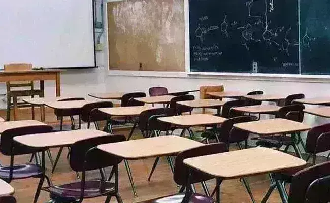 यूपी सरकार का फैसला अब कक्षा आठ तक के स्कूल में 11 अप्रैल तक बंद रहेंगे....