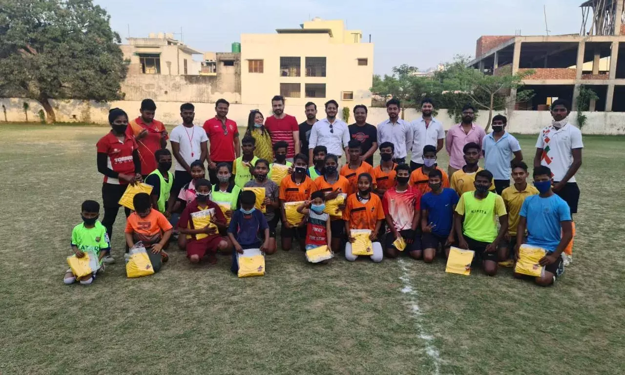 जीवन में अनुशासन के साथ आगे बढ़ने के लिए खेल के प्रति समर्पण जरुरी : प्रो. गोविन्द जी पाण्डेय जीवन में अनुशासन के साथ आगे बढ़ने के लिए खेल के प्रति समर्पण जरुरी : प्रो. गोविन्द जी पाण्डेय