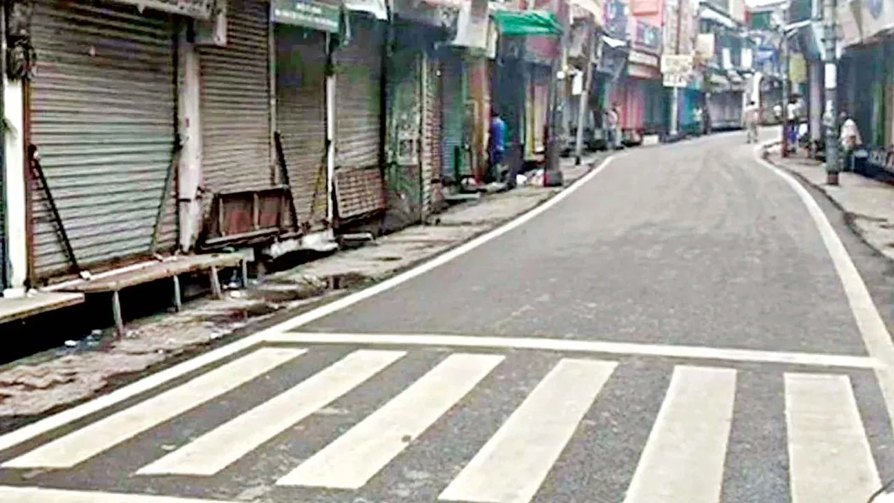दिल्ली के बाद अब उत्तर प्रदेश की राजधानी लखनऊ में धारा 144 लागू, वहीं गुजरात हाईकोर्ट ने लॉकडाउन के लिए आदेश... दिल्ली के बाद अब उत्तर प्रदेश की राजधानी लखनऊ में धारा 144 लागू, वहीं गुजरात हाईकोर्ट ने लॉकडाउन के लिए आदेश...