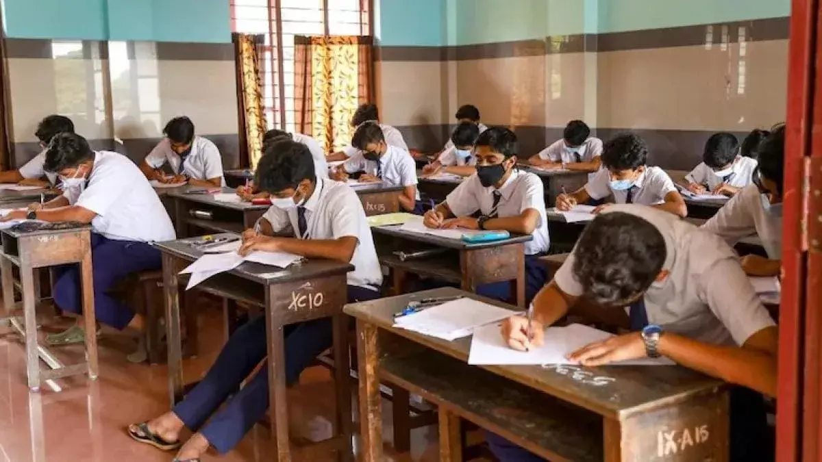 CBSE की 10वीं की परीक्षाएं रद्द, पीएम और शिक्षा मंत्री के बीच हुई बैठक में हुआ फैसला