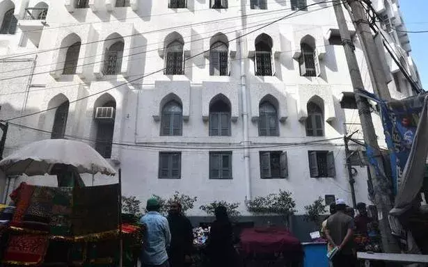 निजामुद्दीन मरकज में एक दिन में 50 लोगों को नमाज अदा करने की अनुमति....