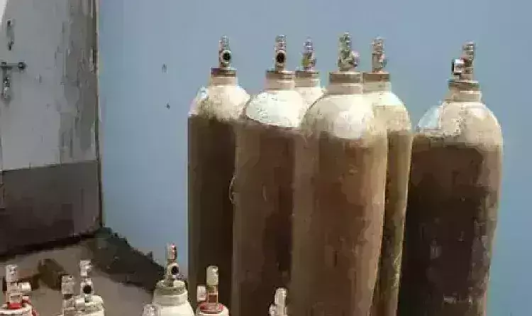 प्रियंका गांधी से वार्ता के बाद मुख्यमंत्री भूपेश बघेल ने लखनऊ के मेदांता अस्पताल में भेजी 16 टन ऑक्सीजन की टैंकर....