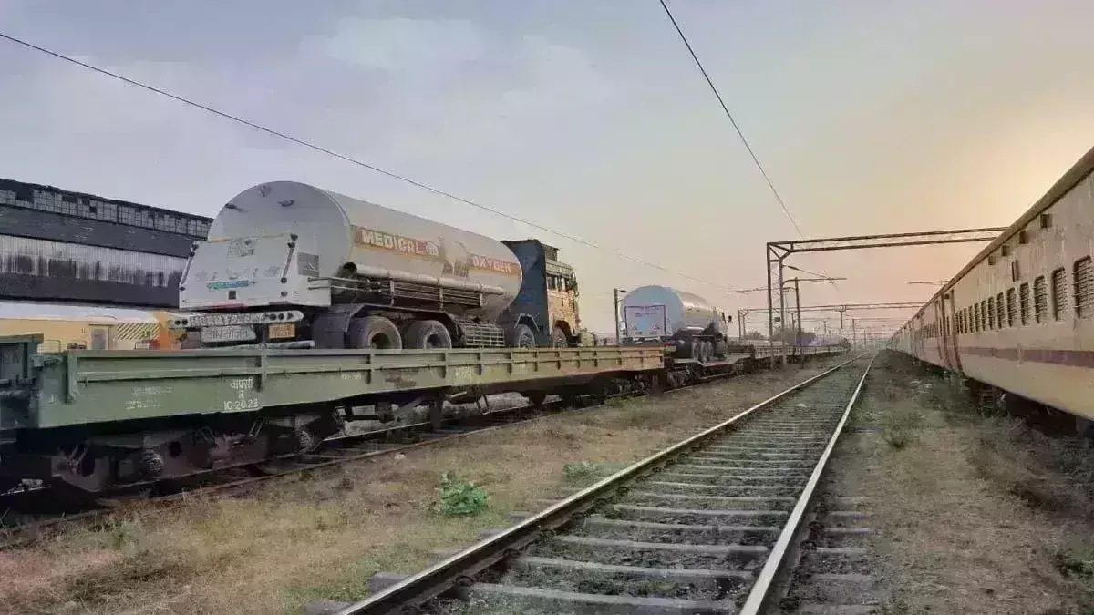 60000 рд▓реАрдЯрд░ рдСрдХреНрд╕реАрдЬрди рд▓реЗрдХрд░ рдкрд╣реБрдВрдЪ рд░рд╣реА рдСрдХреНрд╕реАрдЬрди рдПрдХреНрд╕рдкреНрд░реЗрд╕, рд▓рдЦрдирдК рдХреЗ рдЕрд╕реНрдкрддрд╛рд▓реЛрдВ рдХреЛ рдорд┐рд▓реЗрдЧреА рдмрдбрд╝реА рд░рд╛рд╣рдд.... 60000 рд▓реАрдЯрд░ рдСрдХреНрд╕реАрдЬрди рд▓реЗрдХрд░ рдкрд╣реБрдВрдЪ рд░рд╣реА рдСрдХреНрд╕реАрдЬрди рдПрдХреНрд╕рдкреНрд░реЗрд╕, рд▓рдЦрдирдК рдХреЗ рдЕрд╕реНрдкрддрд╛рд▓реЛрдВ рдХреЛ рдорд┐рд▓реЗрдЧреА рдмрдбрд╝реА рд░рд╛рд╣рдд....