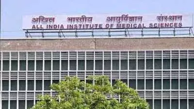 कोरोना के कहर के बीच AIIMS की इमरजेंसी में भी शनिवार को ऑक्सीजन की कमी के चलते नए मरीजों की भर्ती पर रोक.....