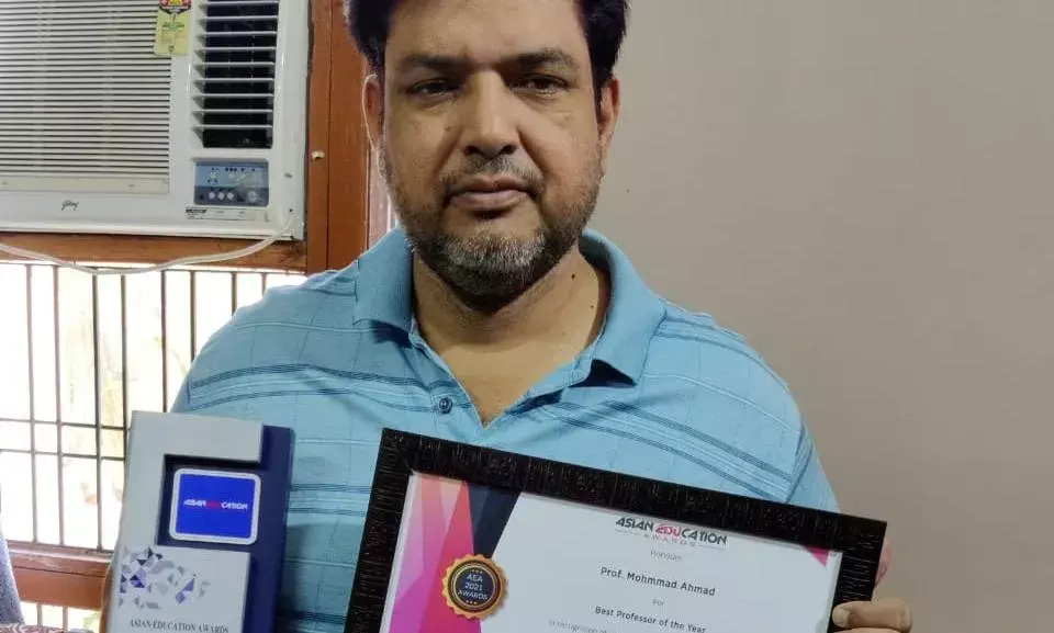 लखनऊ विश्वविद्यालय के प्रो. मुहम्मद अहमद को एशियन एडूकेशन अवार्ड से किया गया सम्मानित..... लखनऊ विश्वविद्यालय के प्रो. मुहम्मद अहमद को एशियन एडूकेशन अवार्ड से किया गया सम्मानित.....
