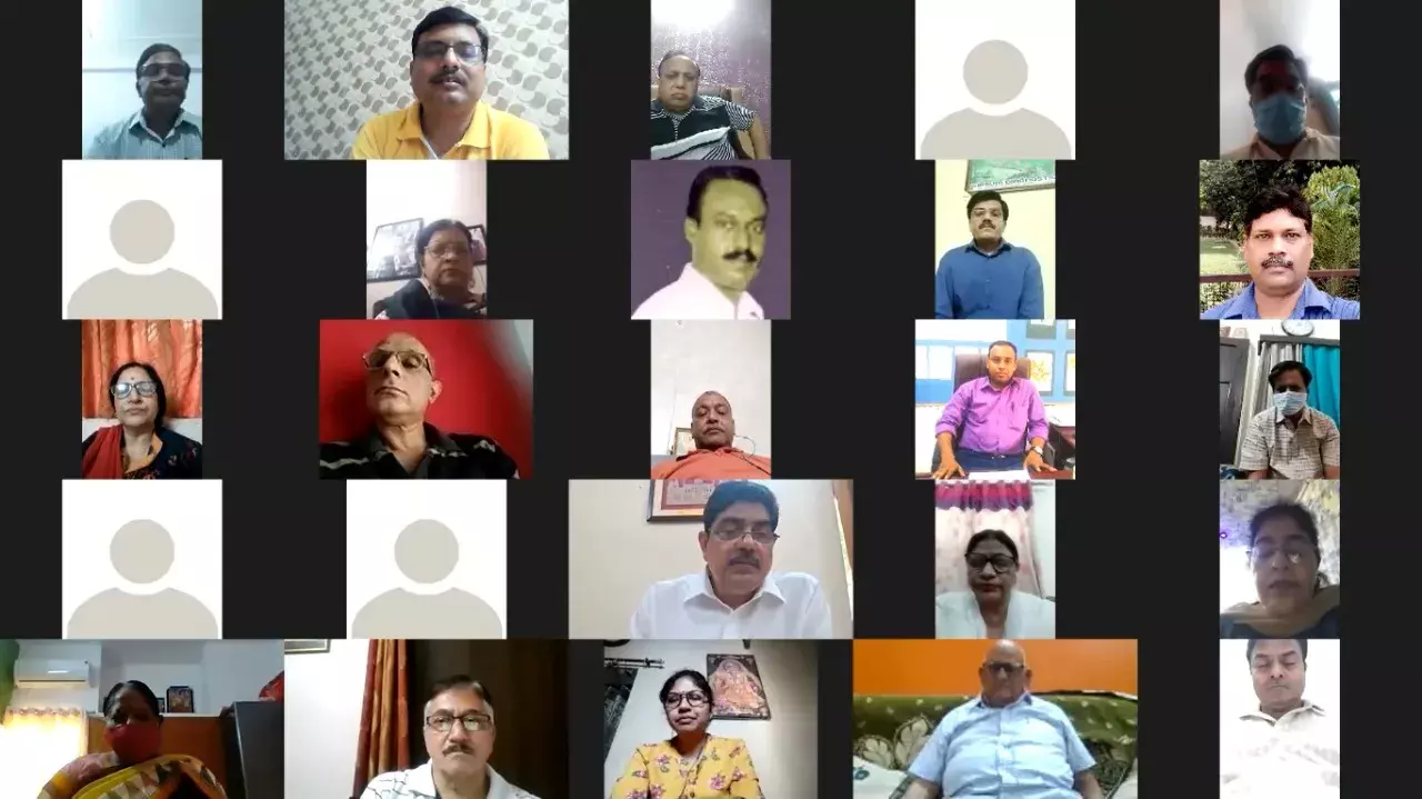 लविवि द्वारा बैठक में हुई 1 से 15 मई तक ग्रीष्म अवकाश की घोषणा..... लविवि द्वारा बैठक में हुई 1 से 15 मई तक ग्रीष्म अवकाश की घोषणा.....