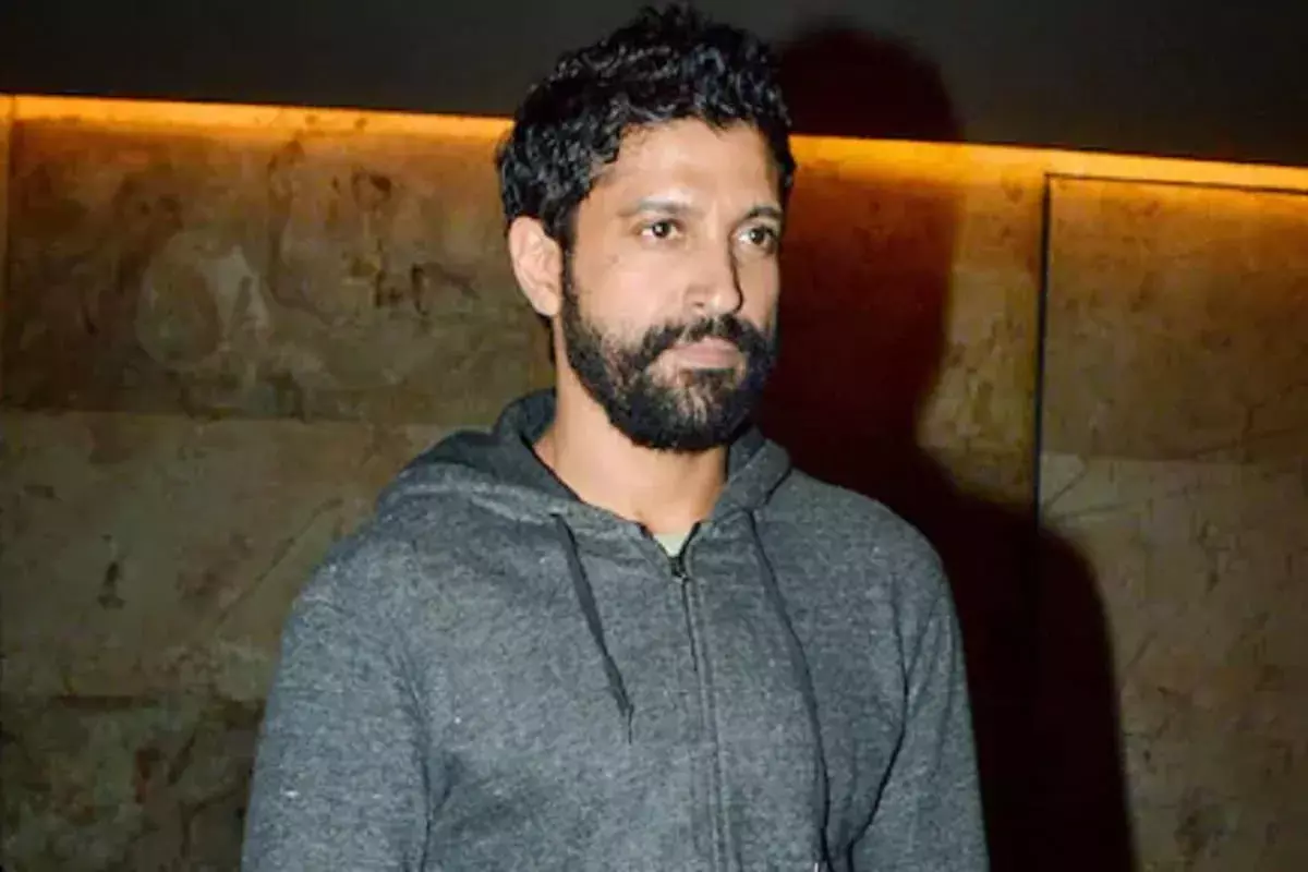 फरहान अख्तर ने कोरोना की गलत दवाइयां बेच रहे लोगों की लगाई क्लास.....