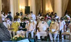 पश्चिम बंगाल में 43 मंत्रियों का हुआ शपथ ग्रहण समारोह जिसमें कुल 8 महिलाएं हुई शामिल....