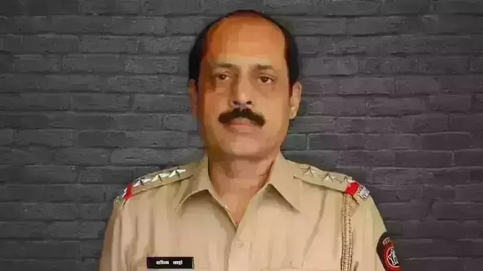 अंबानी केस में मुंबई पुलिस ने सचिन वाजे को सेवा से किया बर्खास्त.....