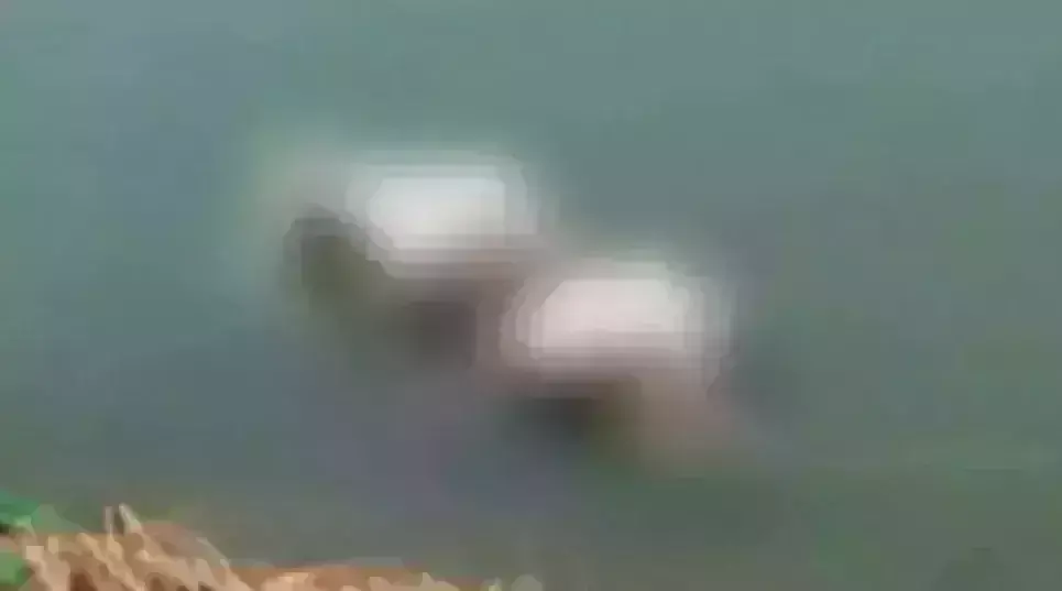 कोरोना महामारी में गंगा में तैरती लाशों पर भड़के बॉलीवुड सेलेब्रेटी