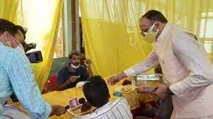 कानून मंत्री बृजेश पाठक द्वारा अटल बिहारी फाउंडेशन से शुरू किया गया गरीबों के लिए अटल भोजनालय.....