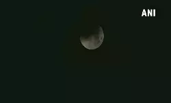 рдЪрдВрджреНрд░ рдЧреНрд░рд╣рдг рд╢реБрд░реВ, рджреБрдирд┐рдпрд╛ рдХреЗ рдХрдИ рд╣рд┐рд╕реНрд╕реЛрдВ рдореЗрдВ рджрд┐рдЦ рд░рд╣рд╛ рдЦреВрдмрд╕реВрд░рдд рдирдЬрд╛рд░рд╛, рднрд╛рд░рдд рдореЗрдВ рдХреБрдЫ рджреЗрд░ рдмрд╛рдж рд▓рдЧреЗрдЧрд╛ рдЖрдВрд╢рд┐рдХ рдЪрдВрджреНрд░ рдЧреНрд░рд╣рдг..... рдЪрдВрджреНрд░ рдЧреНрд░рд╣рдг рд╢реБрд░реВ, рджреБрдирд┐рдпрд╛ рдХреЗ рдХрдИ рд╣рд┐рд╕реНрд╕реЛрдВ рдореЗрдВ рджрд┐рдЦ рд░рд╣рд╛ рдЦреВрдмрд╕реВрд░рдд рдирдЬрд╛рд░рд╛, рднрд╛рд░рдд рдореЗрдВ рдХреБрдЫ рджреЗрд░ рдмрд╛рдж рд▓рдЧреЗрдЧрд╛ рдЖрдВрд╢рд┐рдХ рдЪрдВрджреНрд░ рдЧреНрд░рд╣рдг.....