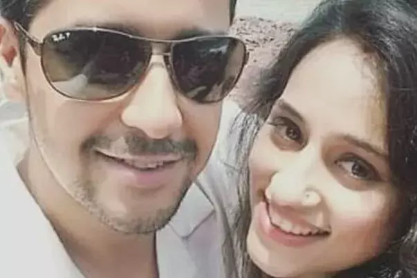 पुलवामा हमले में शहीद मेजर विभूति शंकर ढौंडियाल की पत्नी निकिता कौल भारतीय सेना में शामिल, लेफ्टिनेंट जनरल ने उनके कंधे पर लगाए स्टार....