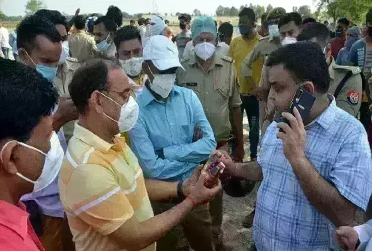 यूपी सरकार की अलीगढ़ शराब काण्ड में कड़ी कार्रवाई, श्री कर्मवीर सिंह, क्षेत्राधिकारी गभाना, निलंबित अन्य पर भी गिरेगी गाज़ यूपी सरकार की अलीगढ़ शराब काण्ड में कड़ी कार्रवाई, श्री कर्मवीर सिंह, क्षेत्राधिकारी गभाना, निलंबित अन्य पर भी गिरेगी गाज़