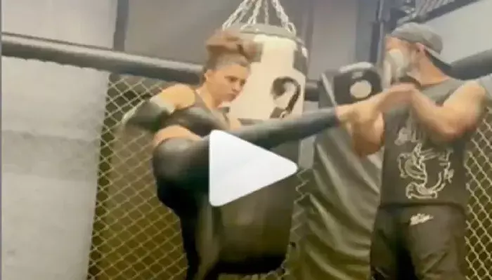 उर्वशी रौतेला के बैक-टू-बैक वीडियो हुआ वायरल, फैंस बोले निंजा टेक्निक उर्वशी रौतेला के बैक-टू-बैक वीडियो हुआ वायरल, फैंस बोले निंजा टेक्निक