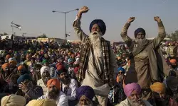 рдПрдХ рдмрд╛рд░ рдлрд┐рд░ рддреЗрдЬ рд╣реБрдЖ рдХрд┐рд╕рд╛рди рдЖрдВрджреЛрд▓рди рддрдорд┐рд▓рдирд╛рдбреБ рдореЗрдВ рдХрд┐рдпрд╛ рдХрд┐рд╕рд╛рдиреЛрдВ рдиреЗ рд╡рд┐рд░реЛрдз, рдореБрдЦреНрдпрдордВрддреНрд░реА рдиреЗ рдХреА рдЕрдкреАрд▓... рдПрдХ рдмрд╛рд░ рдлрд┐рд░ рддреЗрдЬ рд╣реБрдЖ рдХрд┐рд╕рд╛рди рдЖрдВрджреЛрд▓рди рддрдорд┐рд▓рдирд╛рдбреБ рдореЗрдВ рдХрд┐рдпрд╛ рдХрд┐рд╕рд╛рдиреЛрдВ рдиреЗ рд╡рд┐рд░реЛрдз, рдореБрдЦреНрдпрдордВрддреНрд░реА рдиреЗ рдХреА рдЕрдкреАрд▓...