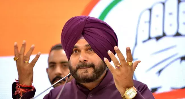 मुख्यमंत्री कैप्टन अमरिंदर सिंह बोले- नवजोत सिंह सिद्धू को कांग्रेस कमेटी अध्यक्ष या उपमुख्यमंत्री बनाना पार्टी के लिए सही नहीं मुख्यमंत्री कैप्टन अमरिंदर सिंह बोले- नवजोत सिंह सिद्धू को कांग्रेस कमेटी अध्यक्ष या उपमुख्यमंत्री बनाना पार्टी के लिए सही नहीं