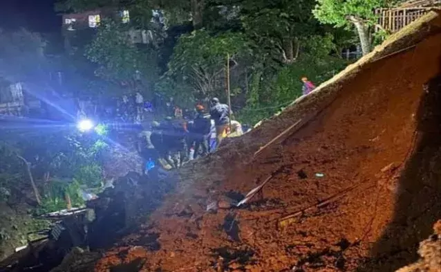 рдорд┐рдЬреЛрд░рдо рдХреЗ рдЖрдЗрдЬреЛрд▓ рдореЗрдВ рднреВрд╕реНрдЦрд▓рди рд╕реЗ рдПрдХ рдЗрдорд╛рд░рдд рдХреЗ рдЧрд┐рд░рдиреЗ рд╕реЗ рд╣реБрдЖ рджрд░реНрджрдирд╛рдХ рд╣рд╛рджрд╕рд╛ рдорд┐рдЬреЛрд░рдо рдХреЗ рдЖрдЗрдЬреЛрд▓ рдореЗрдВ рднреВрд╕реНрдЦрд▓рди рд╕реЗ рдПрдХ рдЗрдорд╛рд░рдд рдХреЗ рдЧрд┐рд░рдиреЗ рд╕реЗ рд╣реБрдЖ рджрд░реНрджрдирд╛рдХ рд╣рд╛рджрд╕рд╛