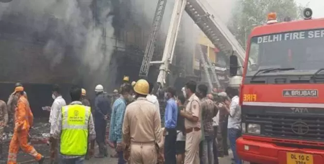 दिल्ली के लाजपत नगर में लगी भयानक आग, दमकल विभाग ने पाया काबू