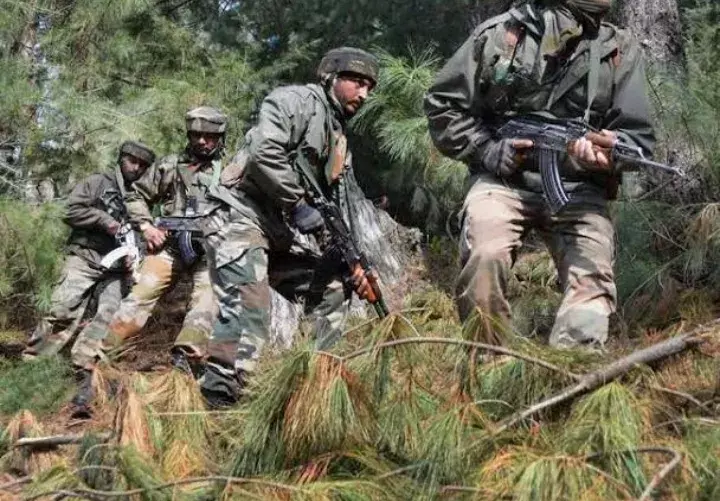 सोपोर में आतंकवादियों और सुरक्षा बलों में मुठभेड़, तीन आतंकी ढेर सोपोर में आतंकवादियों और सुरक्षा बलों में मुठभेड़, तीन आतंकी ढेर