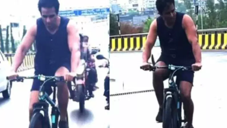 गरीबों के मसीहा ने शुरू की होम डिलीवरी, साइकिल पर सवार होकर निकले... गरीबों के मसीहा ने शुरू की होम डिलीवरी, साइकिल पर सवार होकर निकले...