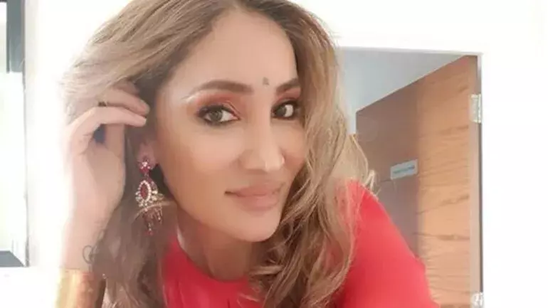 सोफिया हयात ने ट्रोलर्स को दिया मुँह तोड़ जवाब, बोलीं शांत नहीं हुए तो कानूनी मदद लूंगी सोफिया हयात ने ट्रोलर्स को दिया मुँह तोड़ जवाब, बोलीं शांत नहीं हुए तो कानूनी मदद लूंगी