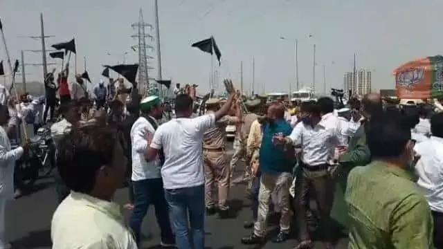 गाजीपुर बॉर्डर पर बीजेपी कार्यकर्ताओं और किसानों के बीच भिड़ंत, राकेश टिकैत बोले- ये भाजपा की साजिश