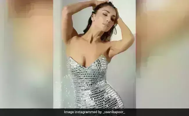 हॉटनेस से अपने सोशल मीडिया पर आग लगा बैठीं वाणी कपूर हॉटनेस से अपने सोशल मीडिया पर आग लगा बैठीं वाणी कपूर