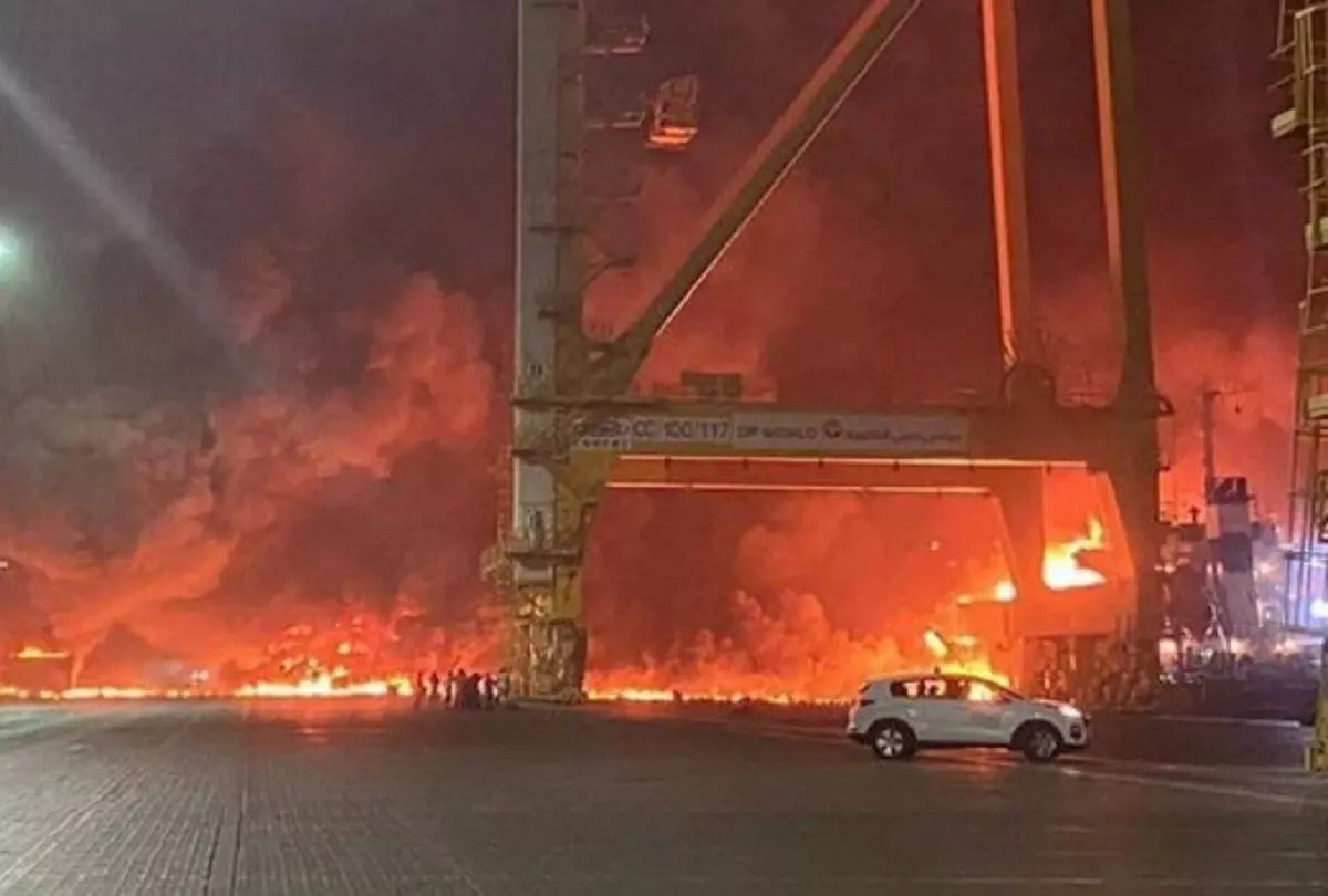 जेबेल अली बंदरगाह पर बड़ा धमाका, शहर की इमारतें हिलीं