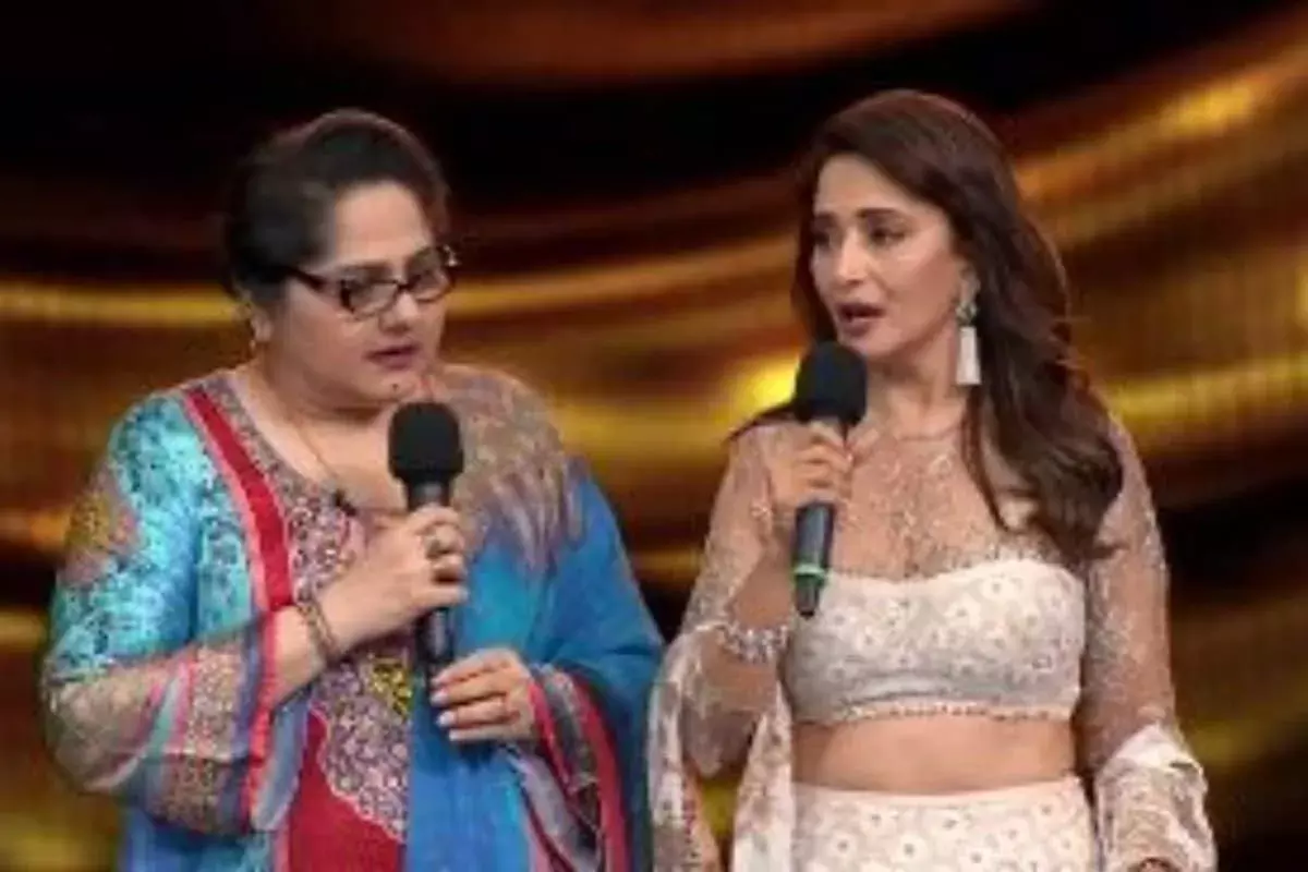 डांस दीवाने 3 के सेट पर  एक्ट्रेस शगुफ्ता अली की मदद के लिए आगे आईं माधुरी दीक्षित डांस दीवाने 3 के सेट पर  एक्ट्रेस शगुफ्ता अली की मदद के लिए आगे आईं माधुरी दीक्षित