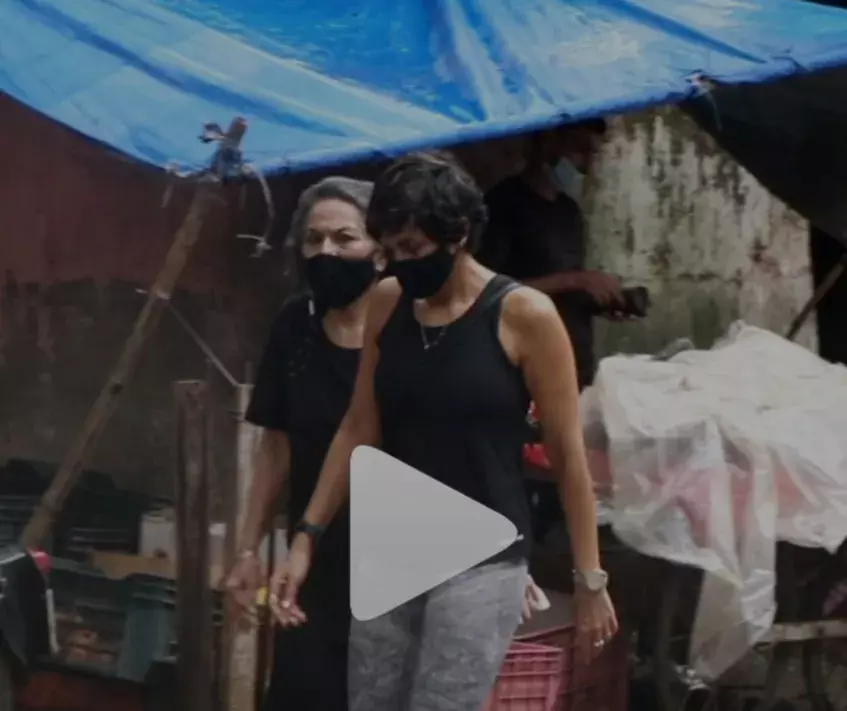 पति की मौत के बाद मंदिरा बेदी आज पहली बार माँ के साथ हुई कैमरे में कैद पति की मौत के बाद मंदिरा बेदी आज पहली बार माँ के साथ हुई कैमरे में कैद