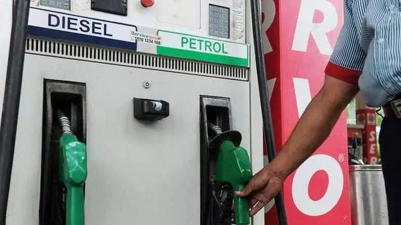 पेट्रोल और डीजल की कीमतों में आज नहीं हुआ इज़ाफा, जानिए आज की कीमतें